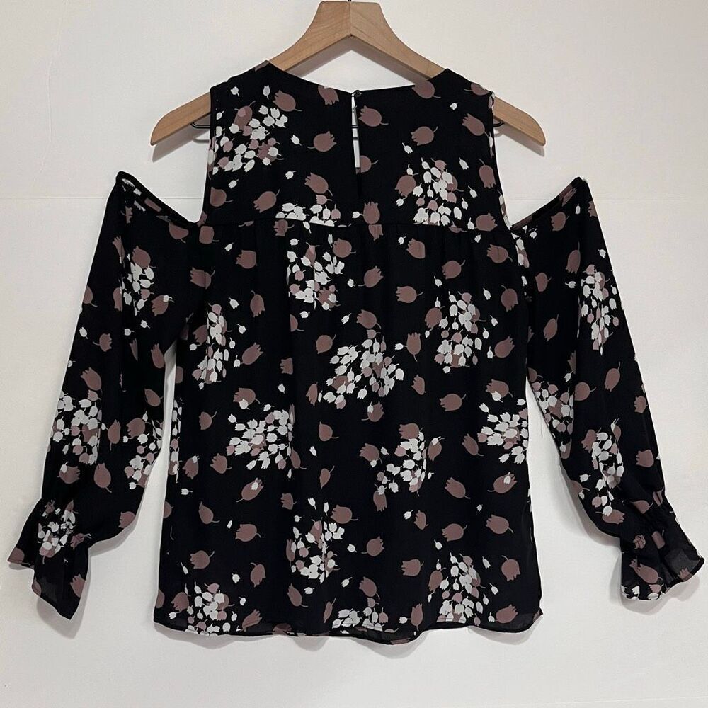 LOFT Outlet Black Floral Cold Shoulder Top Size S - Picture 2 of 4